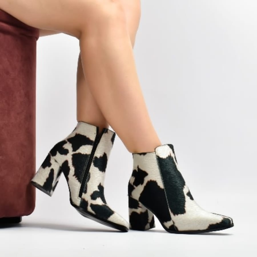 MA4052 Botines de verano para dama tipo animal print