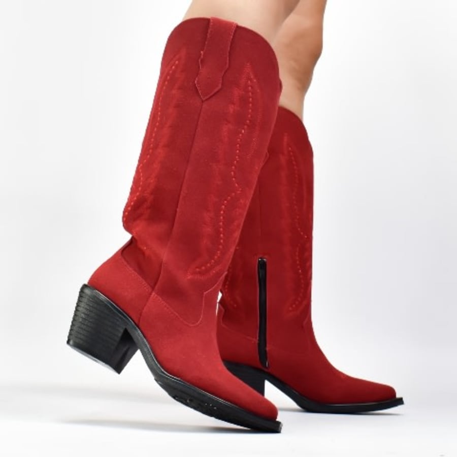 JR701 Botas para dama gamuza roja bordada